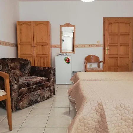 Panorama-Apartmany Chantall,Morski Zvuci 58,Ravda ラヴダ