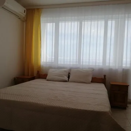 Panorama-Apartmany Chantall,Morski Zvuci 58,Ravda بيت ضيافة *