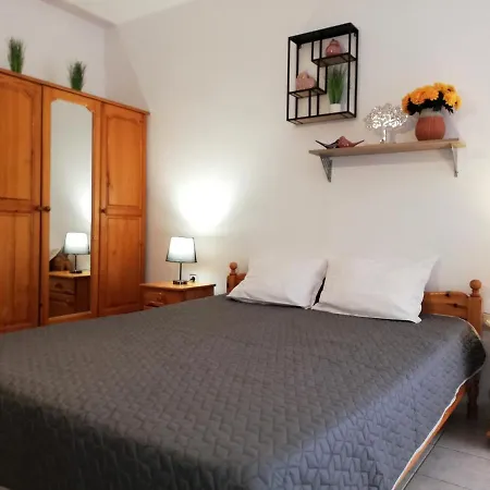 Panorama-Apartmany Chantall,Morski Zvuci 58,Ravda بيت ضيافة *